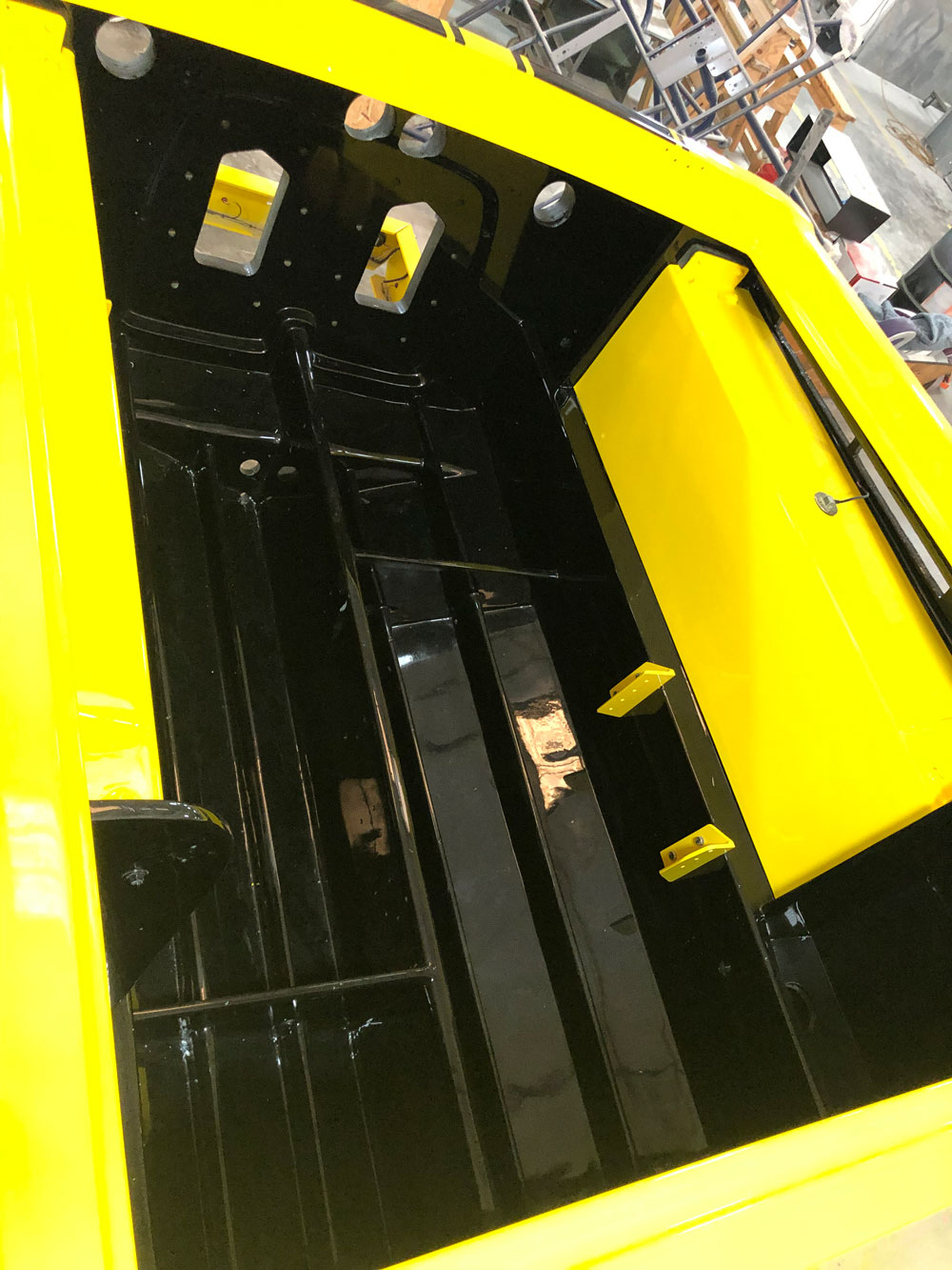 Black gelcoat engine compartment